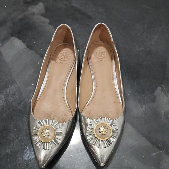 Tory Burch Metallic Silver Flats - Picture 1 of 6